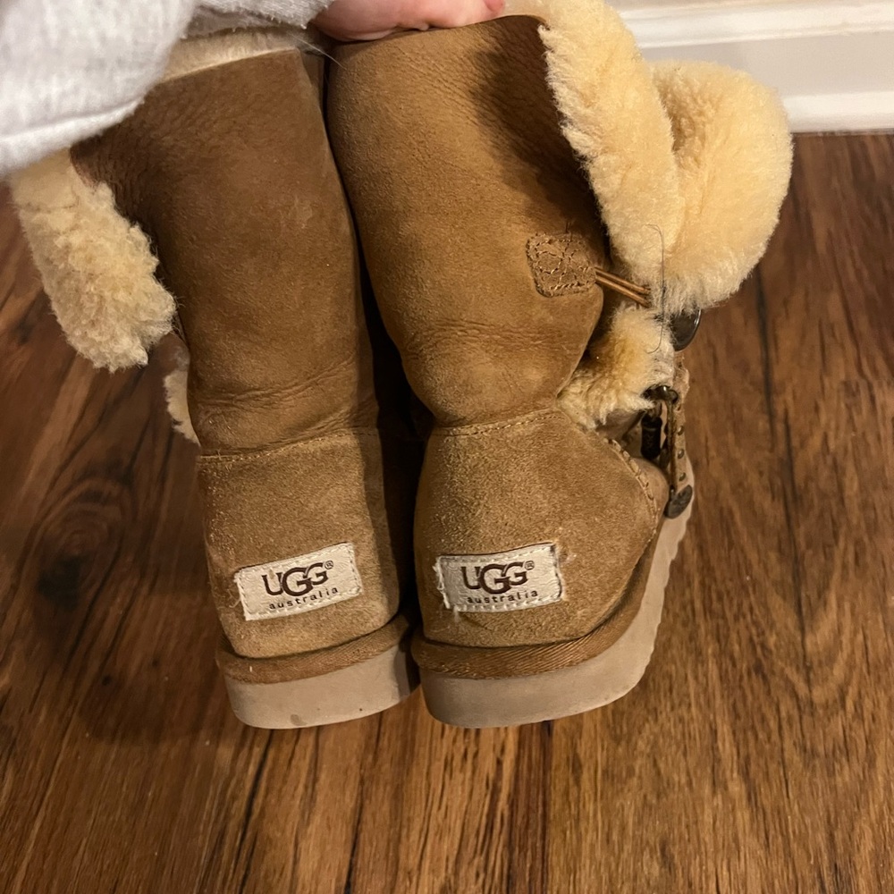 UGG Australia Bailey Button Triplet “Antique Charm” Boots – Size Women’s 8